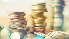 Drei Stapel mit Geldm&uuml;nzen.