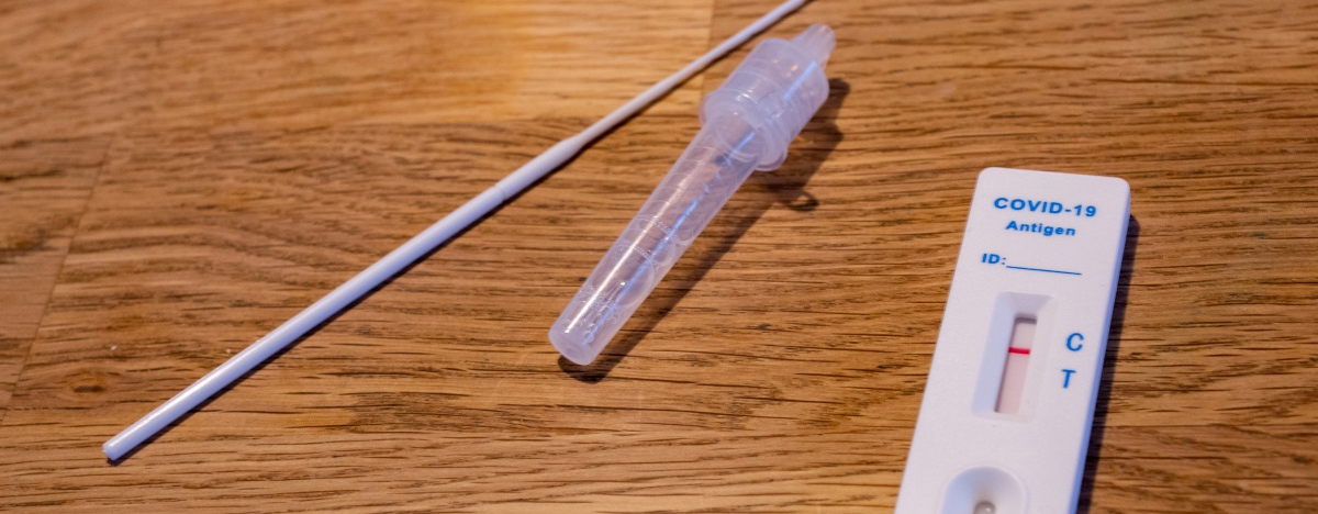 Nahaufnahme eines COVID-19-Schnelltests