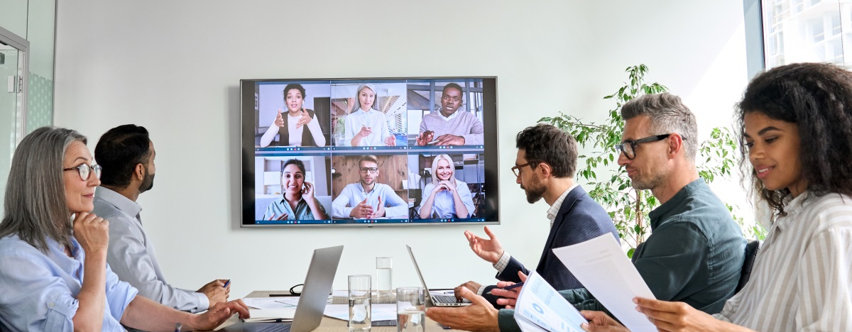 Hybrides Gesch&auml;ftsmeeting