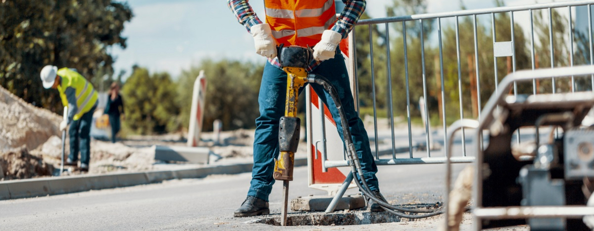 Stra&szlig;enbauarbeiter bei der Arbeit